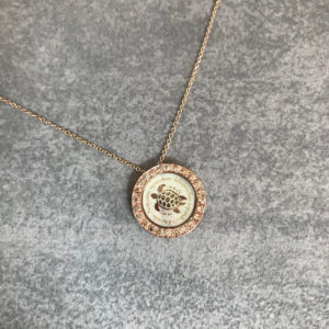 TAJANI GIROCOLLO CON DISEGNO DI UNA TARTARUGA REALIZZATO IN ORO E BRILLANTI BROWN